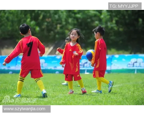 街头采访足球明星儿子揭秘他与父亲的足球梦想与成长故事