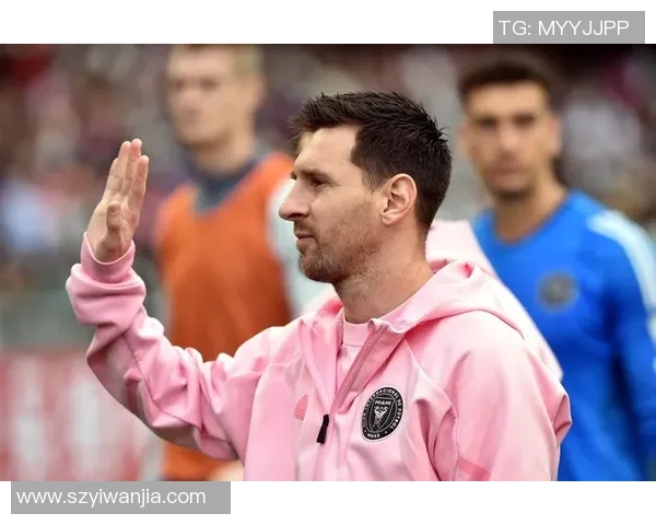 足球明星拼接壁纸图片展现绿茵场上的传奇瞬间与球技魅力的完美结合